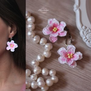 Работа Розовые серьги фиалки