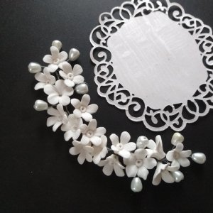 Робота Весільна гілочка з білими квітами