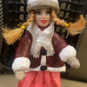 Работа Девушка идёт на прогулку