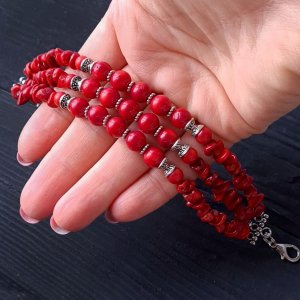 Работа Браслет из натуральных красных кораллов трехрядный