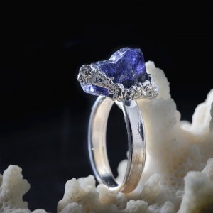 Работа Кольцо "Фиалковый камень" (иолит) 68/86