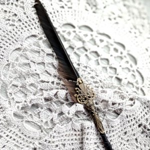 Работа Ручка с пером вороны