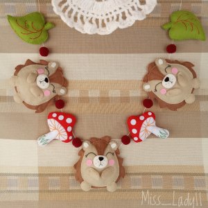 Робота Гірлянда з фетру 'Кумедні їжачки'