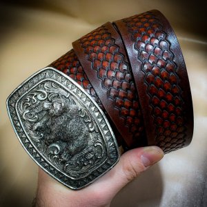 Робота Шкіряний ремінь з тисненням та 3D пряжкою