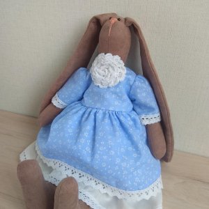 Работа Милая зайка в романтическом платье