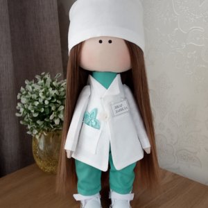 Робота Інтер*єрна :лялька ручної роботи врач