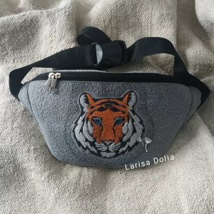 Работа Сумка бананка с вышивкой тигр