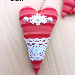 Работа Текстильное сердечко Тильда с декором. 