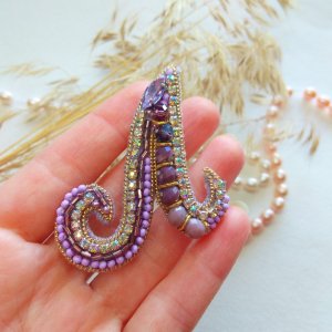 Работа Брошь буква