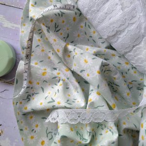 Работа Ткань хлопок ромашка на мятном фоне