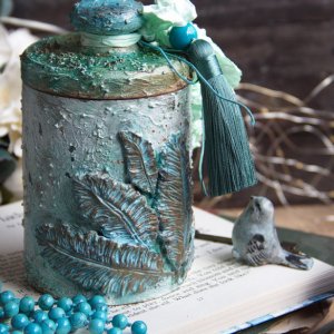 Работа Шкатулочка с перышками