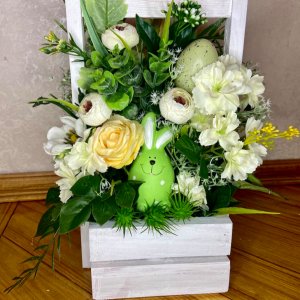 Работа весенняя композиция в деревянном кашпо