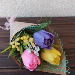 Робота Букет із мильних тюльпанів