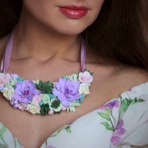 Работа Колье с цветами ручной работы. Суккуленты с розами 