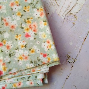 Робота Тканина бавовна для рукоділля квіти на м'ятному фоні