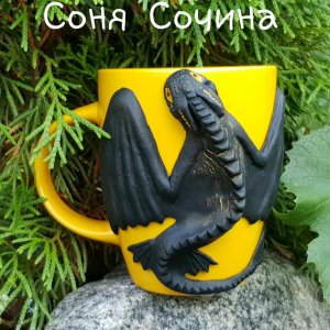 Робота Чашка з декором Дракон Золотий Великокрилий кухоль подарунок