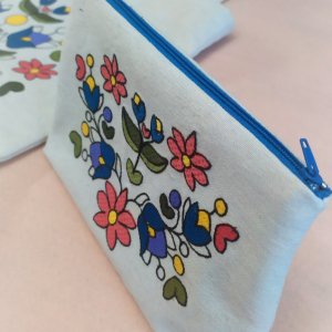 Робота Косметичка вишита