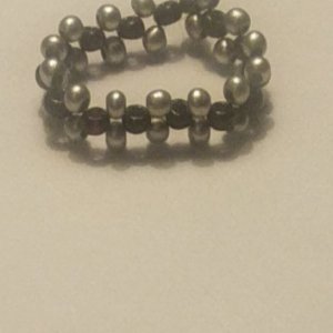 Работа Кольцо крестиком, кольцо из бисера, кольцо чёрное
