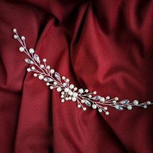 Робота Гілочка в зачіску нареченої на весілля, гребінь, випускний