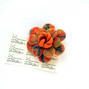 Робота Валяна брошка ..Помаранчеве щастя.