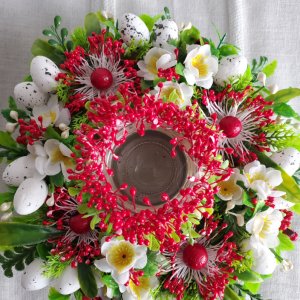 Работа Пасхальный венок + подсвечник в красных тонах