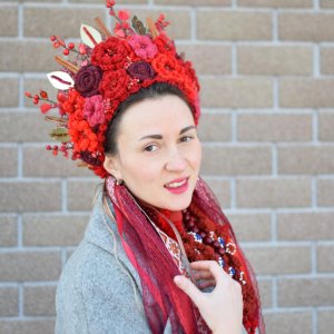 Работа Красный украинский венок, пышный венок, венок с цветами