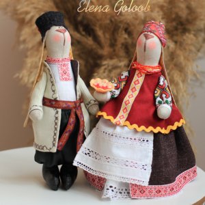 Робота Зайці в національному вбранні-сувенір з душею України