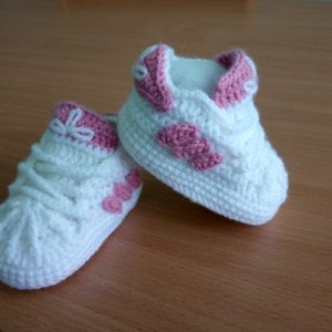 Работа Пинетки-кроссовки для девочки