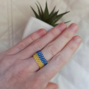 Работа Кольцо из бисера, патриотическое кольцо