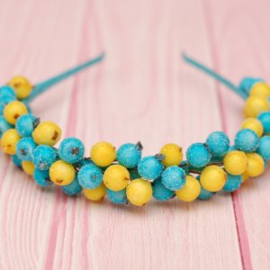 Работа Обруч с ягодами калины желто-голубой