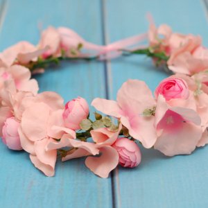 Работа Венок венчик с ранункулюсами и розовой гортензией