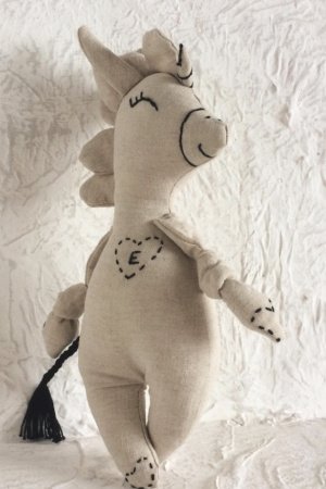 Работа Единорог / лошадка с инициалами. Буква Е.