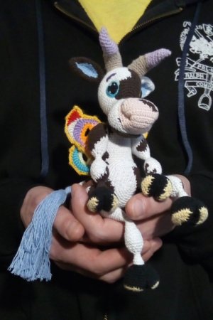 Работа Бык с крыльями вязанная крючком мягкая игрушка ручной работы