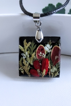 Работа Кулон из натуральных листьев папоротника.