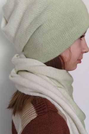 Робота Шапочка і бактус з ангорової пряжі