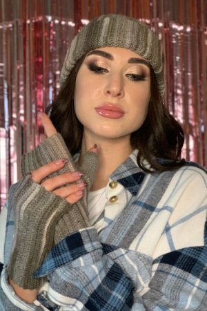 Робота Шапка і мітенки в'язані гачком. Шапка Біні.