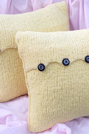 Работа Подушка вязанная декоративная