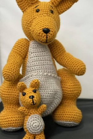 Робота Кенгуру в'язаний.