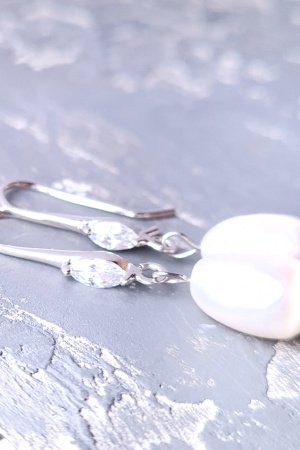 Работа Серьги с крупными натуральными жемчужинами и кристаллами