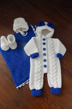 Работа Вязаный комплект (комбинезон и плед)