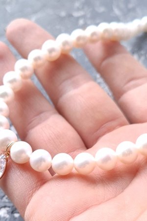 Работа Колье из натурального жемчуга с кристаллом в позолоте