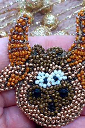 Работа брошь бычок