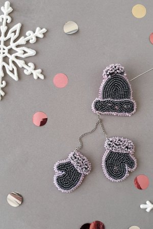 Работа Брошь из бисера "Зимние аксессуары"