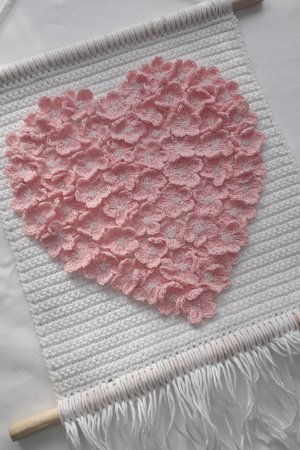 Робота Панно настінне в формі серця. Квіткове панно. Гобелен