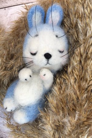 Робота Зайчик з вовни