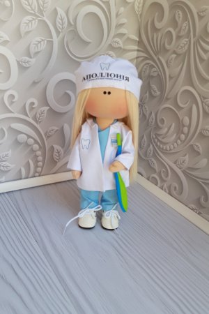 Робота Текстильна лялька - лікар