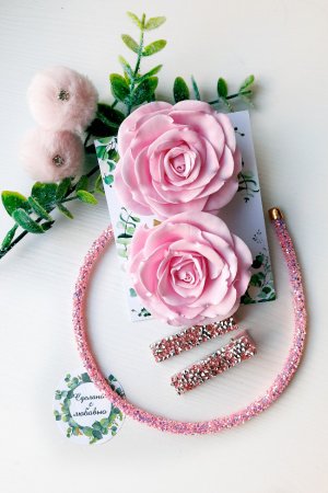 Робота Набір аксесуаров для волосся. Троянди на гумках