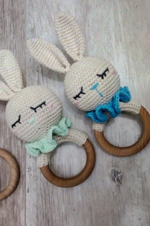 Работа Погремушка-прорезыватель "Зайчик"