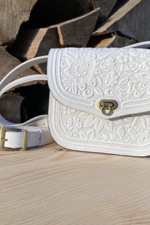 Робота Жіноча сумка "Квітка" колір білий