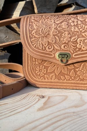 Робота СУМКА ШКІРЯНА "КВІТКА" КОЛІР Беж